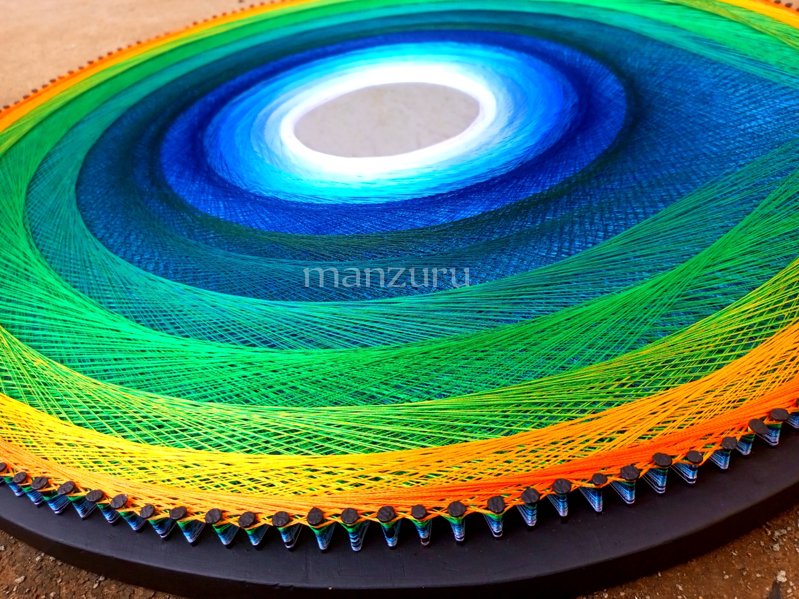 String art with integrated mirror